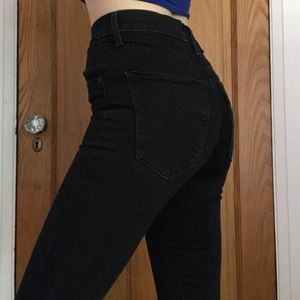 black Levi’s skinny jeans